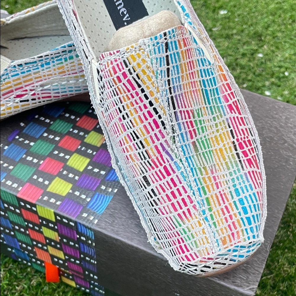 😁 Bernie MEV. Women's Colorful Woven Flats 🥿 Will go with just about anything 😁 - Picture 3 of 11